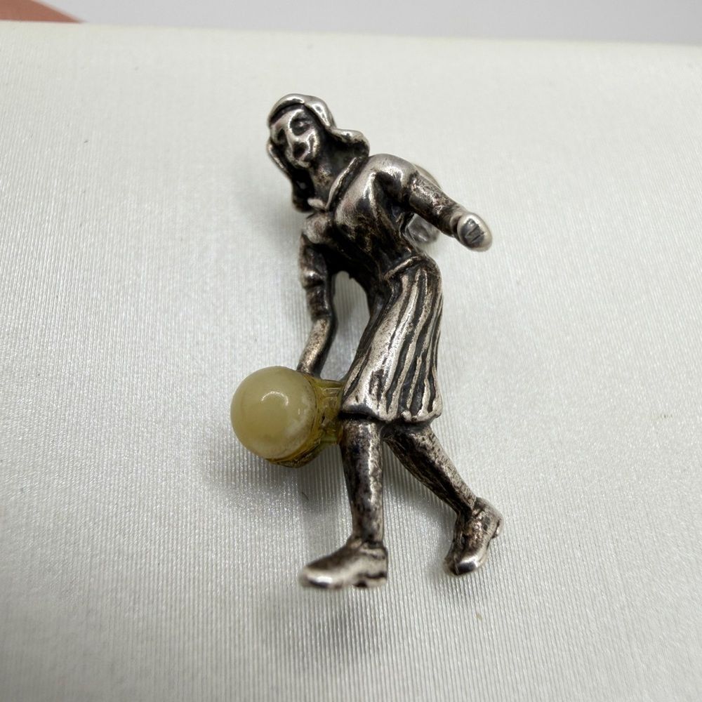 Vintage 11x21mm Beau Sterling Silver Bowling lady w/ faux "pearl" charm/pendant!